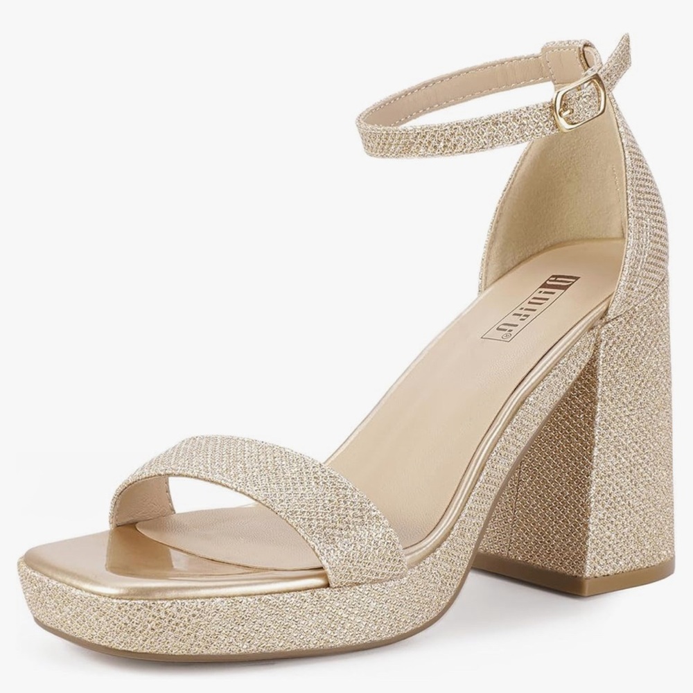 Chunky flared heels in Gold